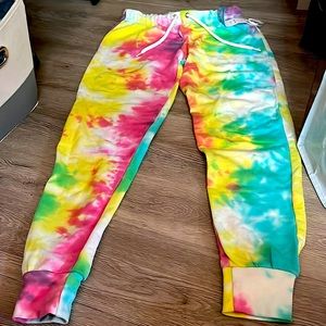 Tie Dye sweatpants that have a good fit and not to baggy